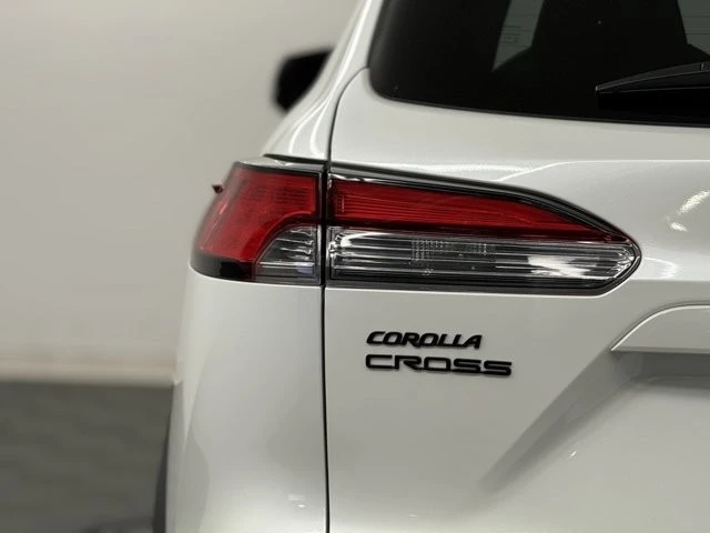 2025 Toyota Corolla Cross - Image 9 of 12