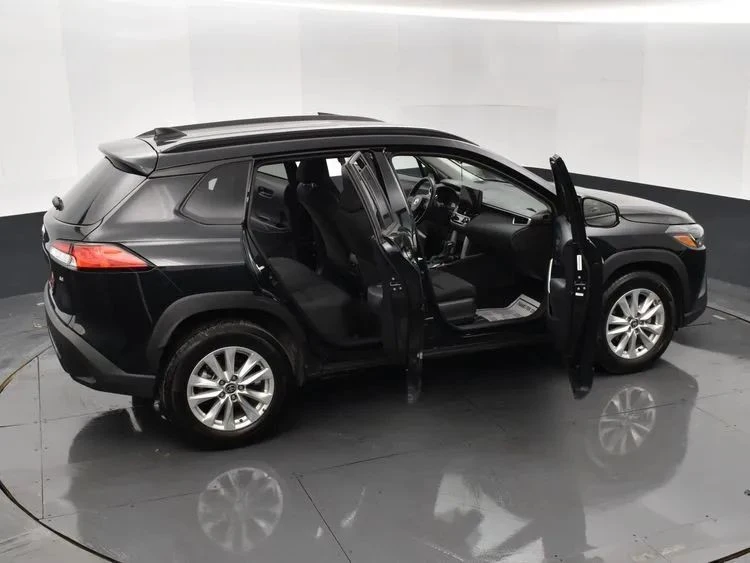 2025 Toyota Corolla Cross - Image 6 of 12