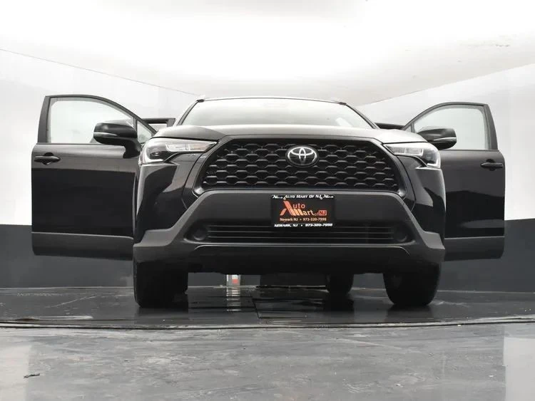 2025 Toyota Corolla Cross - Image 11 of 12