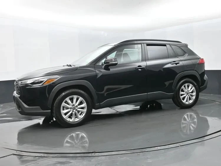 2025 Toyota Corolla Cross - Image 5 of 12