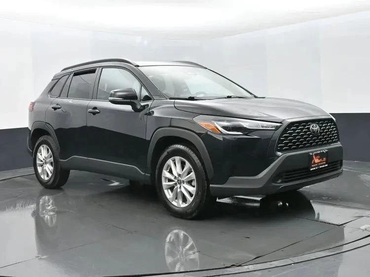 2025 Toyota Corolla Cross - Image 2 of 12