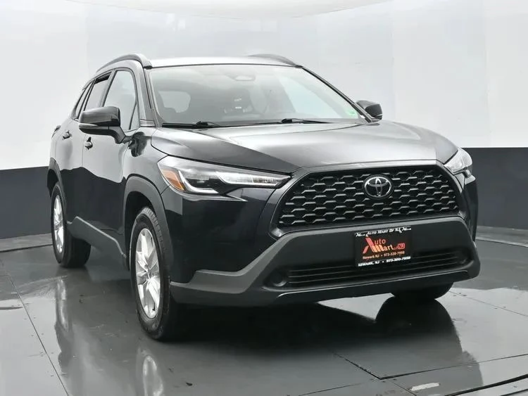 2025 Toyota Corolla Cross - Image 3 of 12
