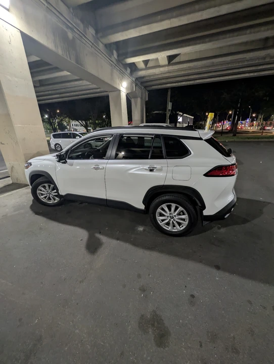 2025 Toyota Corolla Cross - Image 2 of 5