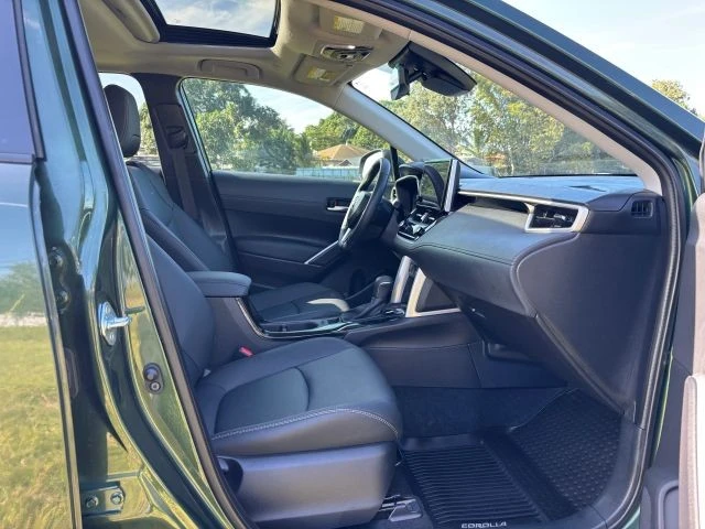2025 Toyota Corolla Cross - Image 10 of 21