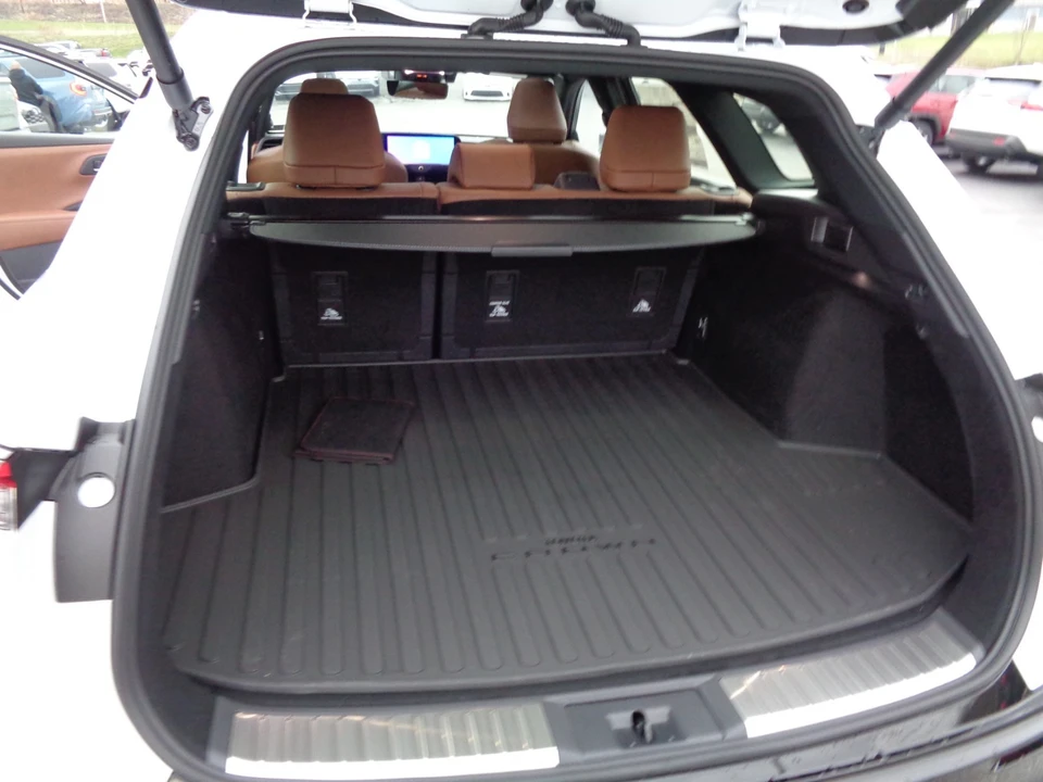 2025 Toyota Crown 16th Gen - Image 18 of 21
