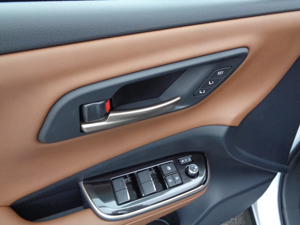 2025 Toyota Crown 16th Gen - Image 13 of 21