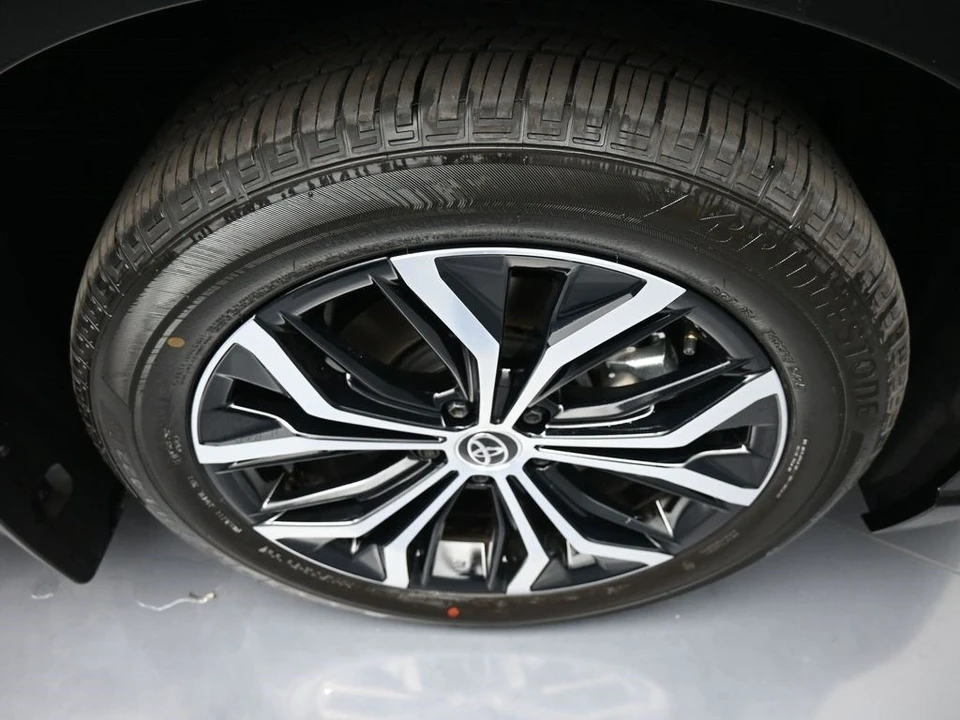 2025 Toyota Crown 16th Gen - Image 13 of 21