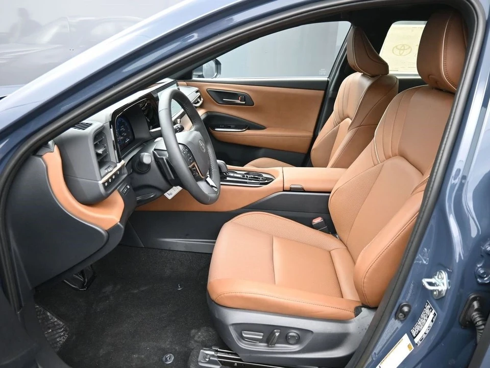 2025 Toyota Crown 16th Gen - Image 18 of 21