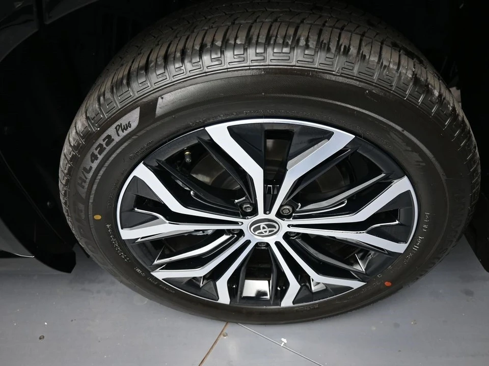 2025 Toyota Crown 16th Gen - Image 15 of 21