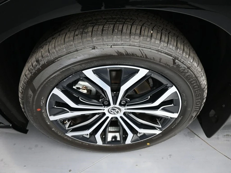2025 Toyota Crown 16th Gen - Image 14 of 21