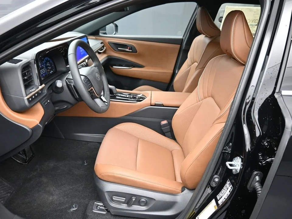2025 Toyota Crown 16th Gen - Image 18 of 21