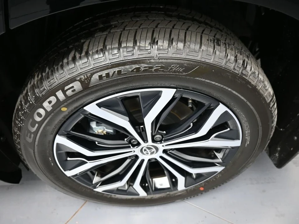 2025 Toyota Crown 16th Gen - Image 15 of 21