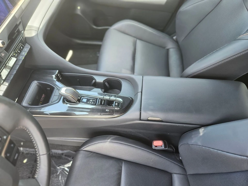 2025 Toyota Crown 16th Gen - Image 17 of 31