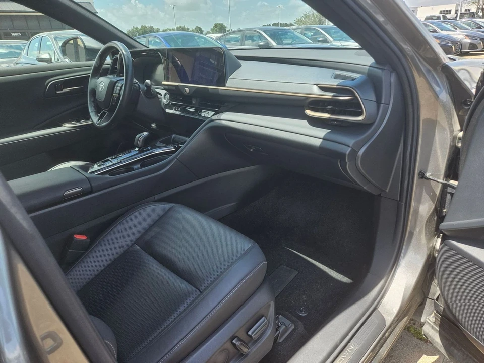 2025 Toyota Crown 16th Gen - Image 25 of 31