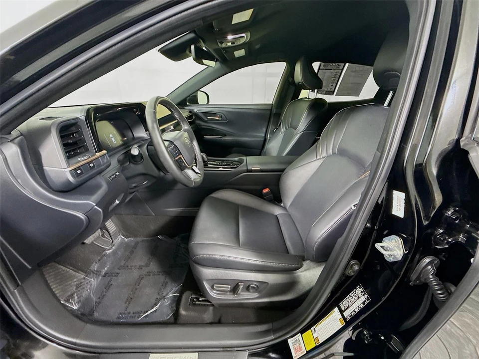 2025 Toyota Crown 16th Gen - Image 2 of 31