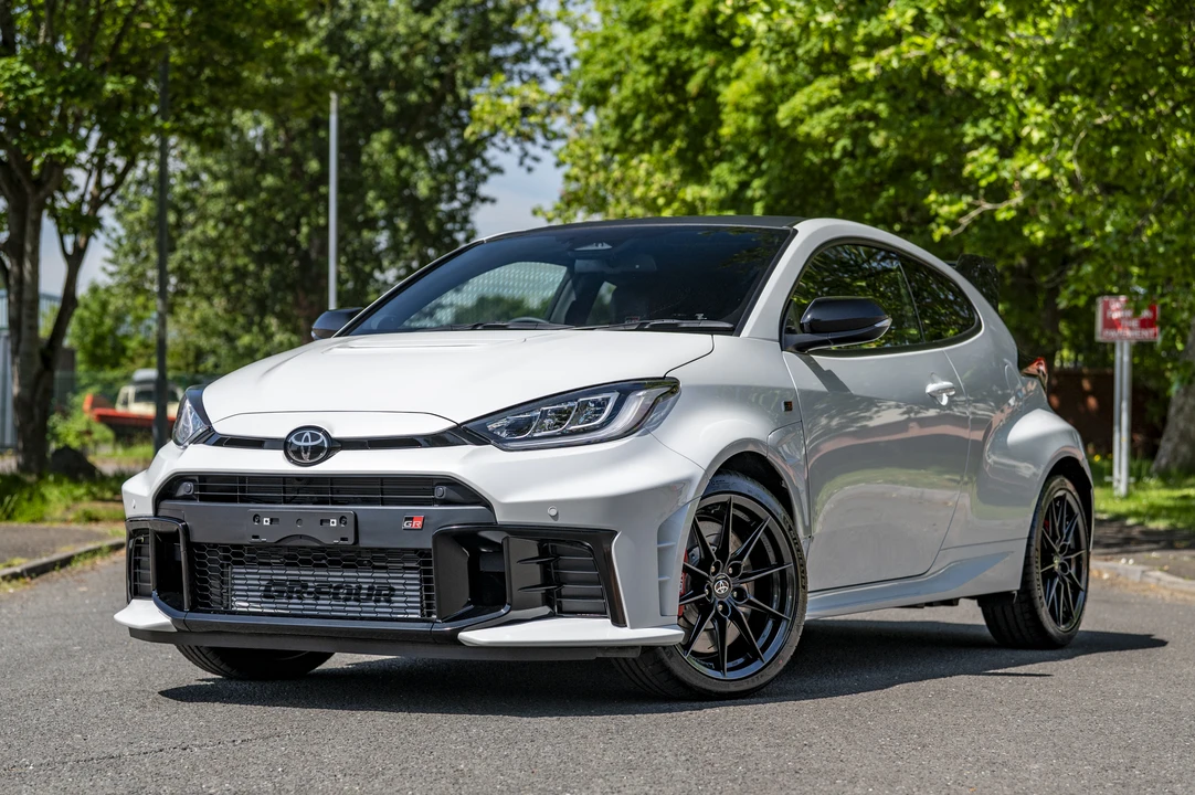 2025 Toyota Yaris - Image 2 of 31