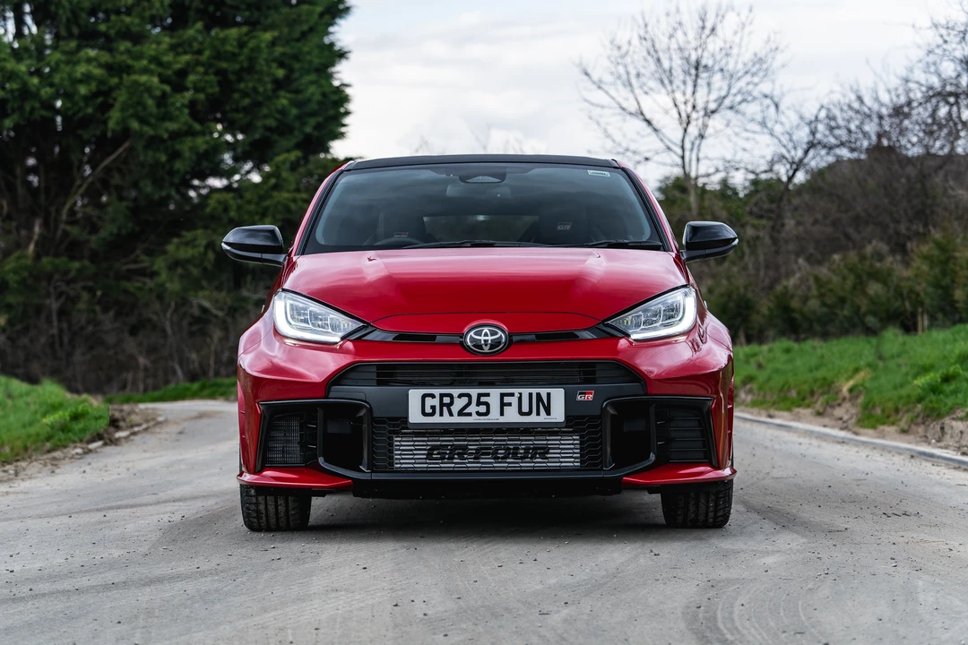 2025 Toyota Yaris - Image 2 of 31