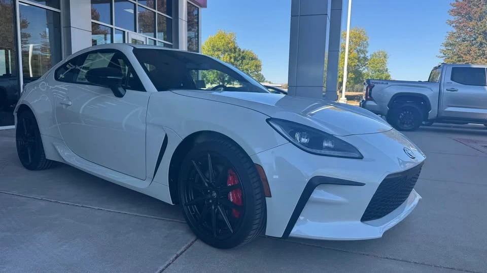 2025 Toyota GR86 2nd Gen - Image 3 of 9
