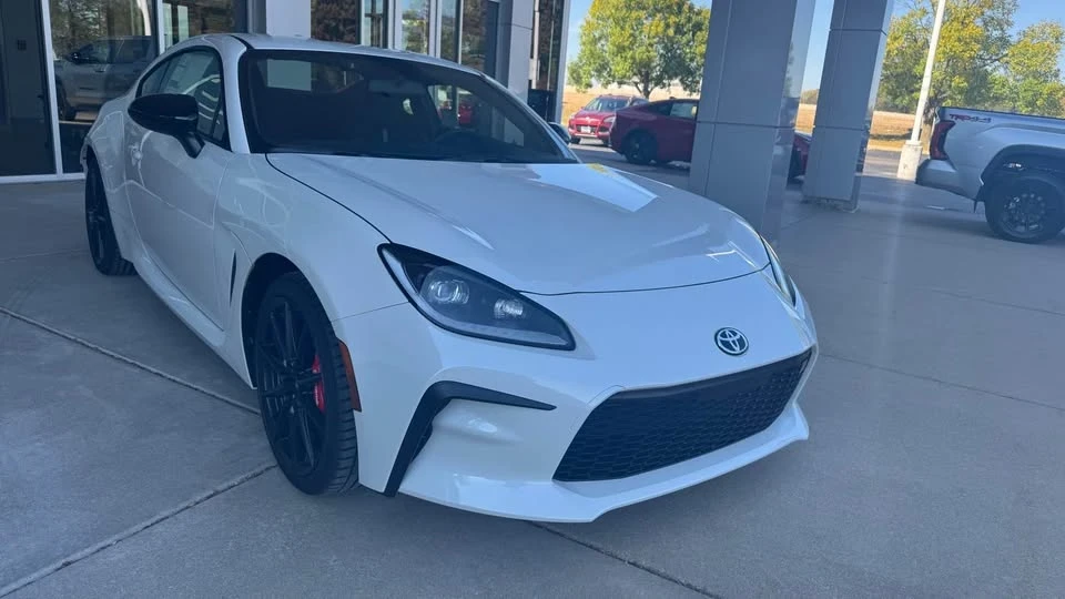 2025 Toyota GR86 2nd Gen - Image 2 of 9