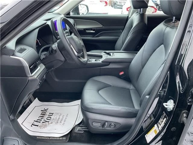 2025 Toyota Highlander - Image 8 of 15