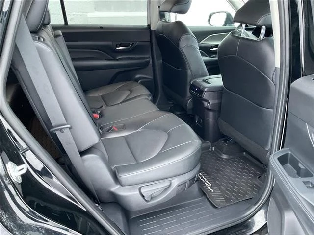 2025 Toyota Highlander - Image 10 of 15