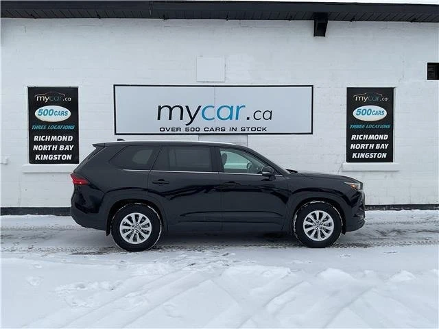 2025 Toyota Highlander - Image 2 of 15