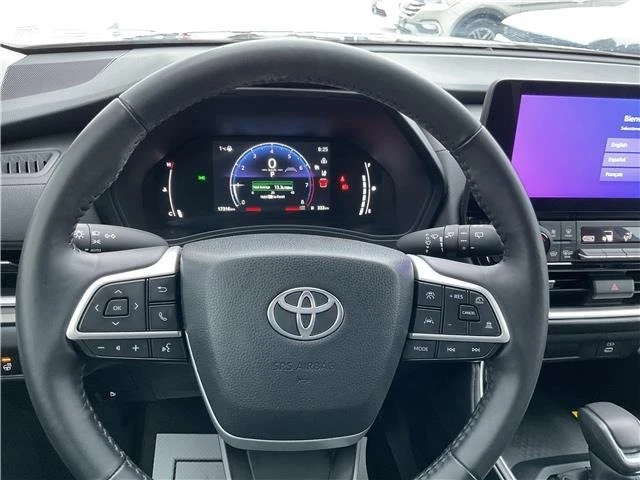 2025 Toyota Highlander - Image 12 of 15