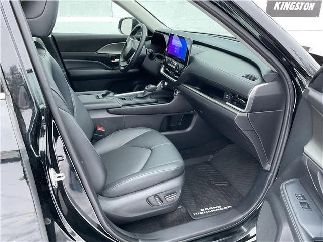 2025 Toyota Highlander - Image 9 of 15