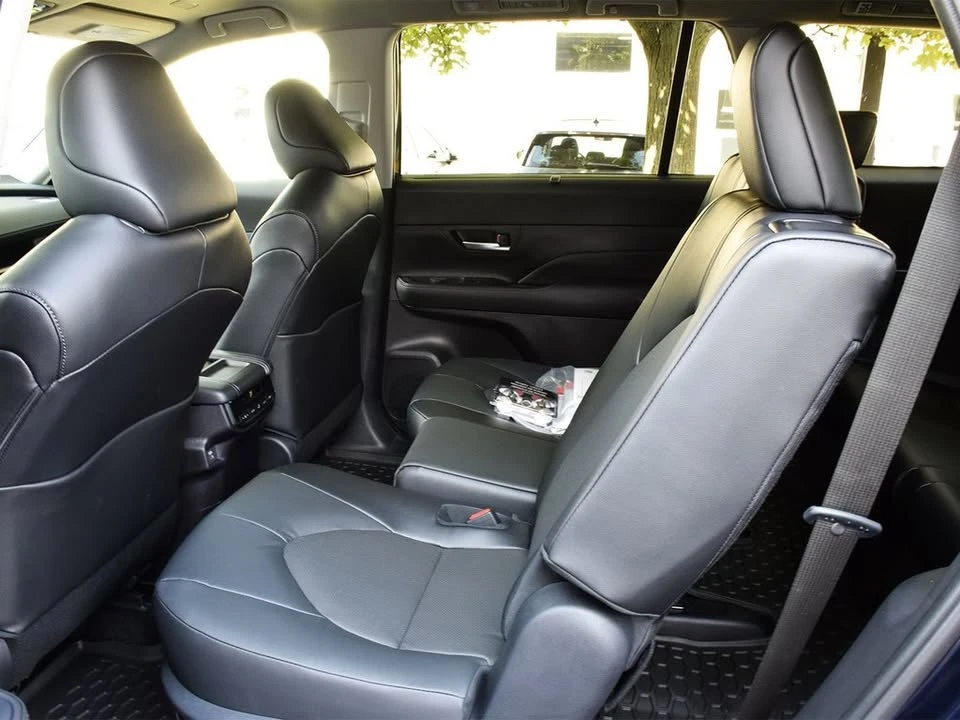 2025 Toyota Highlander - Image 3 of 5