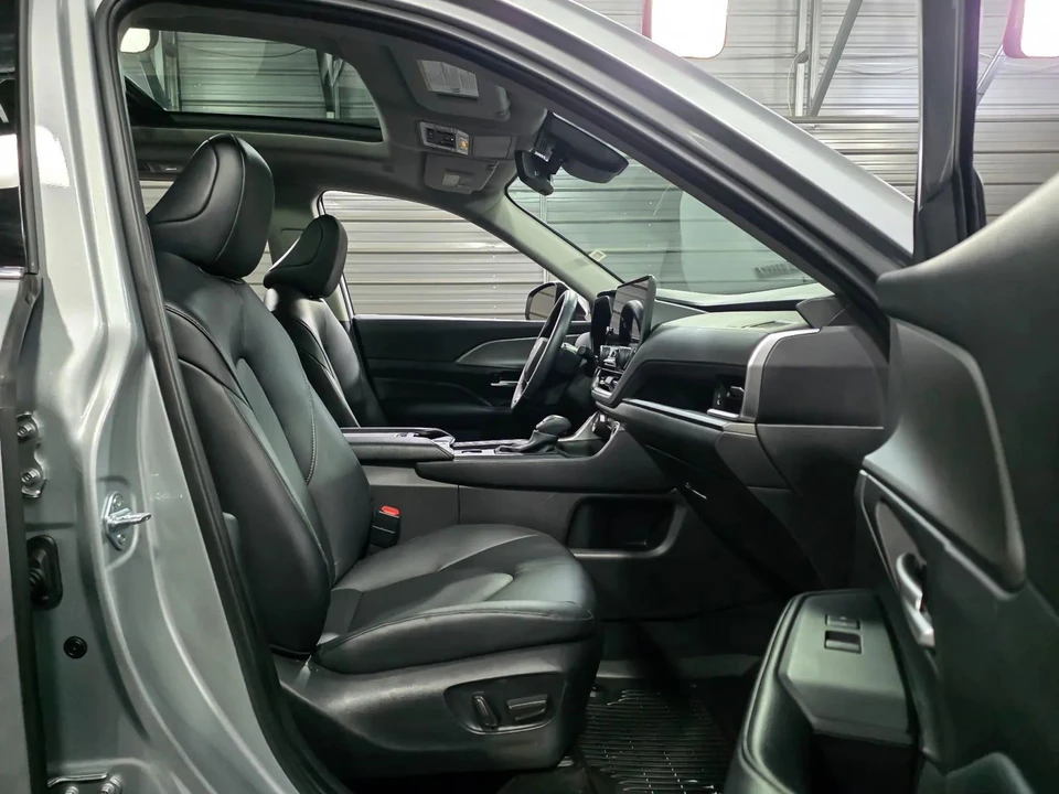 2025 Toyota Highlander - Image 14 of 21