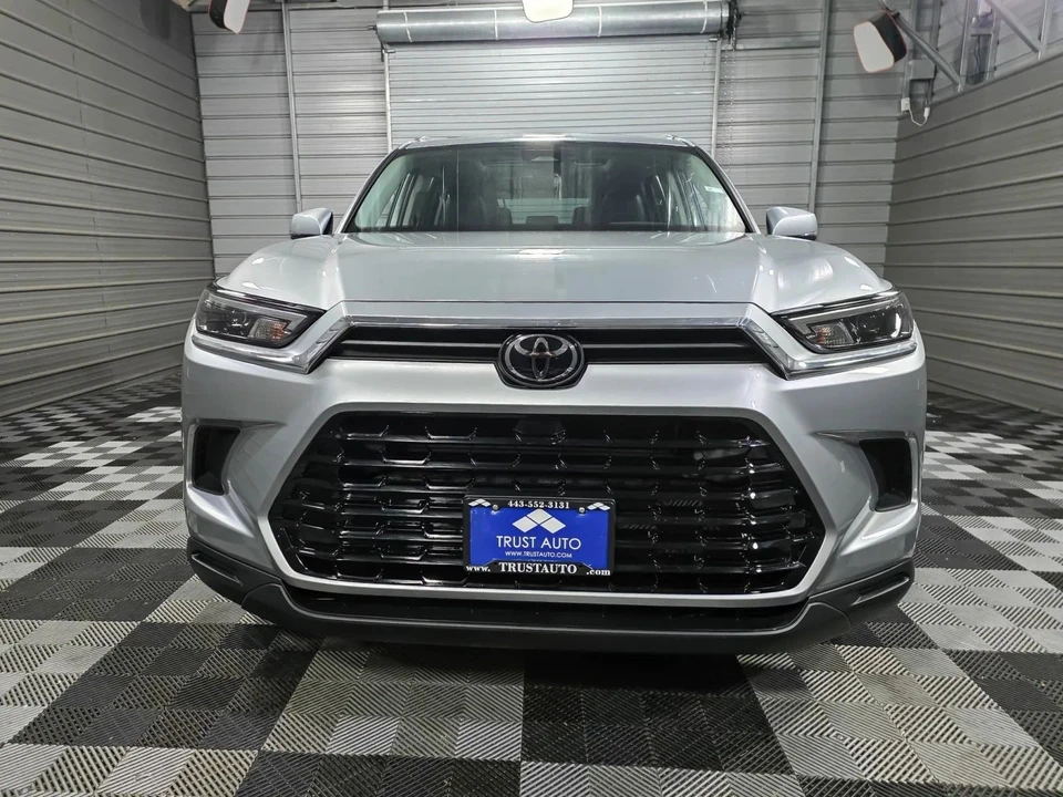 2025 Toyota Highlander - Image 3 of 21