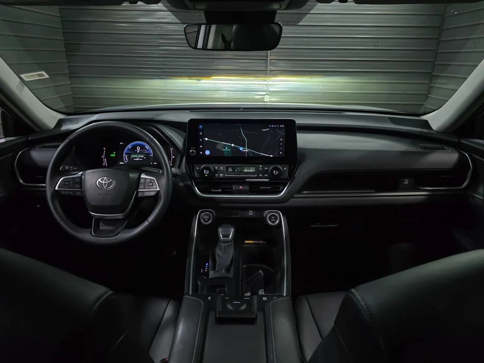 2025 Toyota Highlander - Image 11 of 21