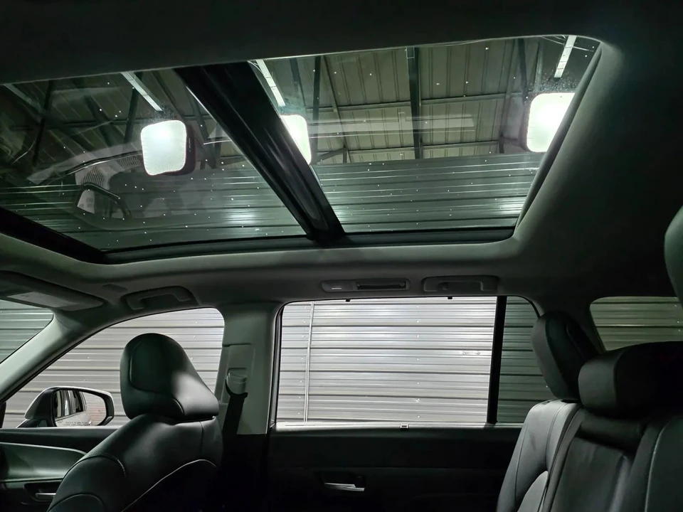 2025 Toyota Highlander - Image 18 of 21