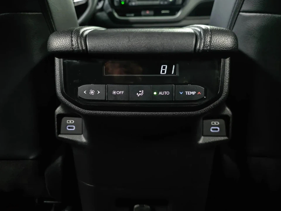 2025 Toyota Highlander - Image 20 of 21