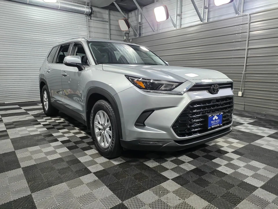 2025 Toyota Highlander - Image 4 of 21