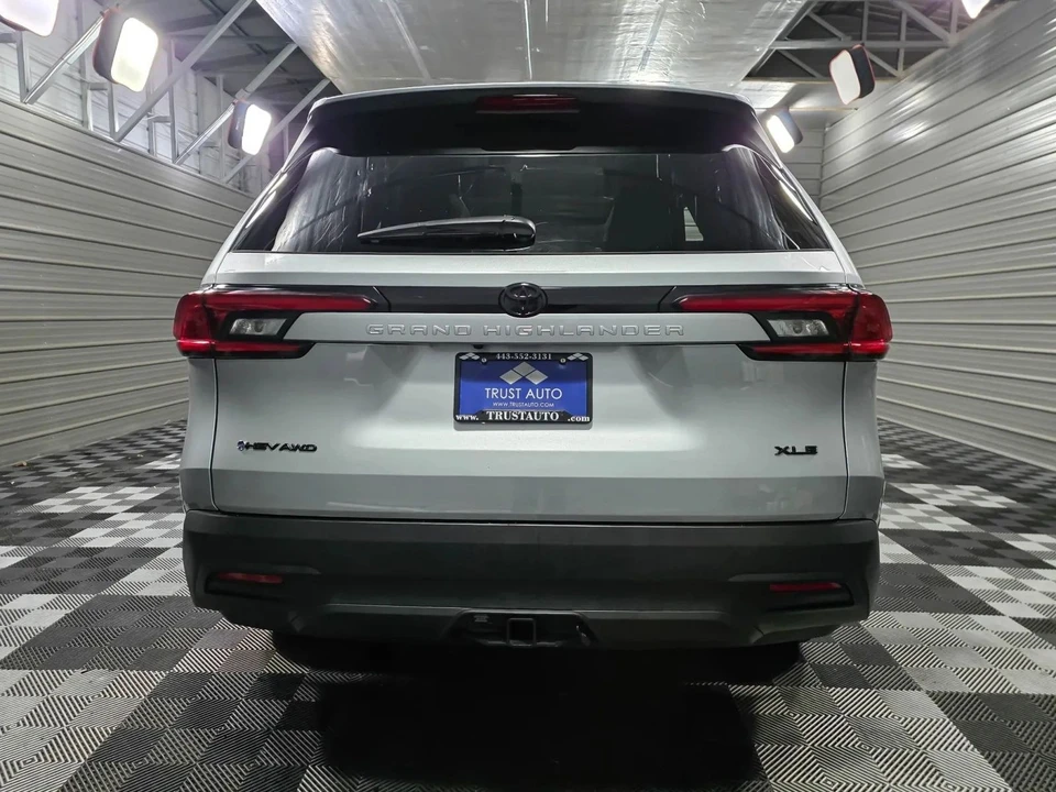 2025 Toyota Highlander - Image 6 of 21