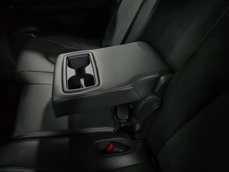 2025 Toyota Highlander - Image 19 of 21