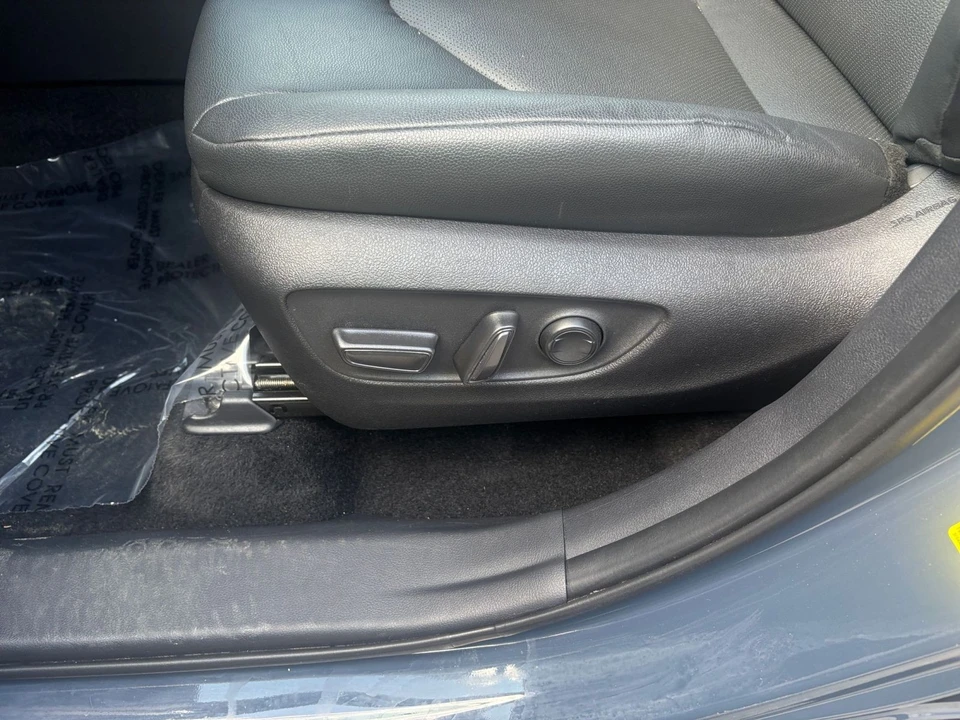 2025 Toyota Highlander - Image 17 of 31