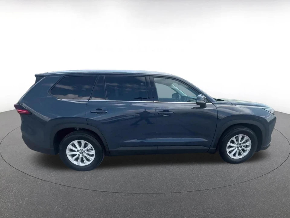 2025 Toyota Highlander - Image 13 of 31
