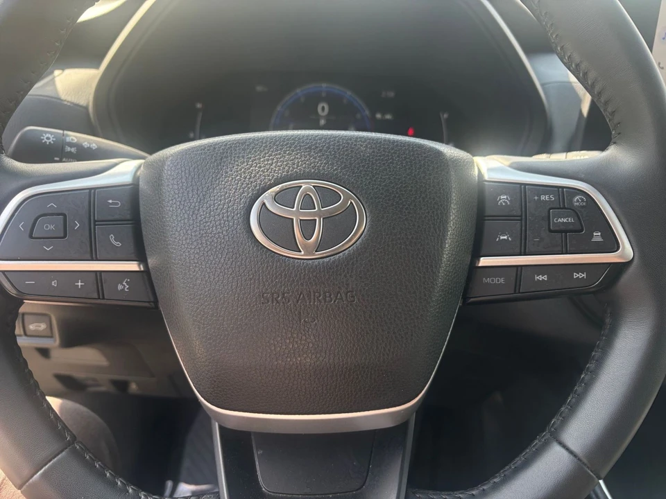 2025 Toyota Highlander - Image 23 of 31