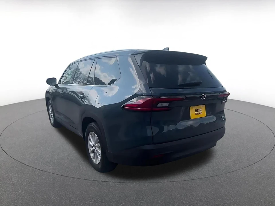 2025 Toyota Highlander - Image 9 of 31