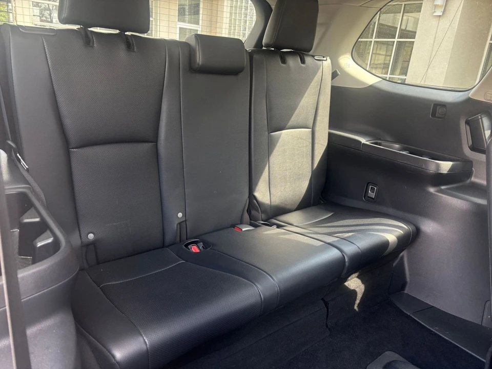 2025 Toyota Highlander - Image 24 of 31