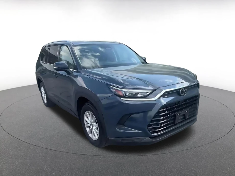 2025 Toyota Highlander - Image 3 of 31