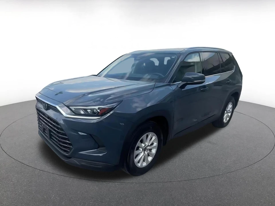 2025 Toyota Highlander - Image 6 of 31