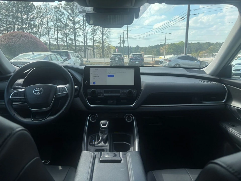 2025 Toyota Highlander - Image 29 of 31