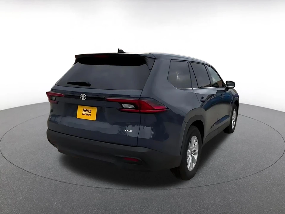 2025 Toyota Highlander - Image 16 of 31