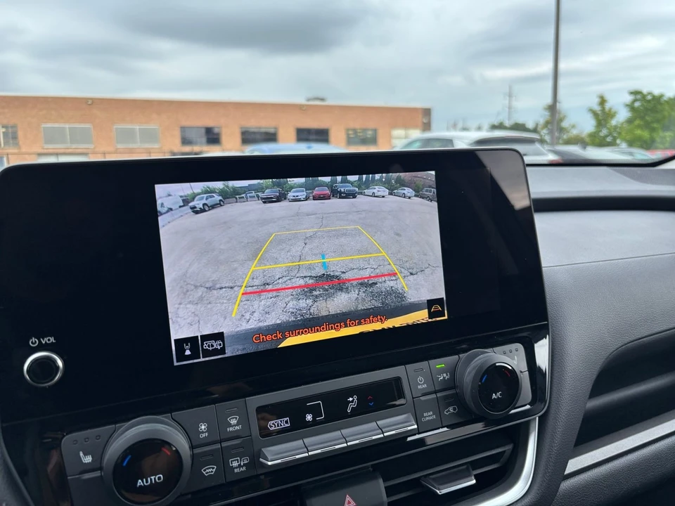2025 Toyota Highlander - Image 25 of 31