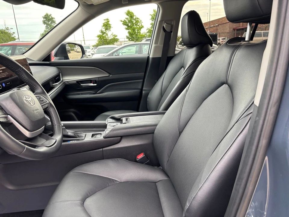 2025 Toyota Highlander - Image 27 of 31