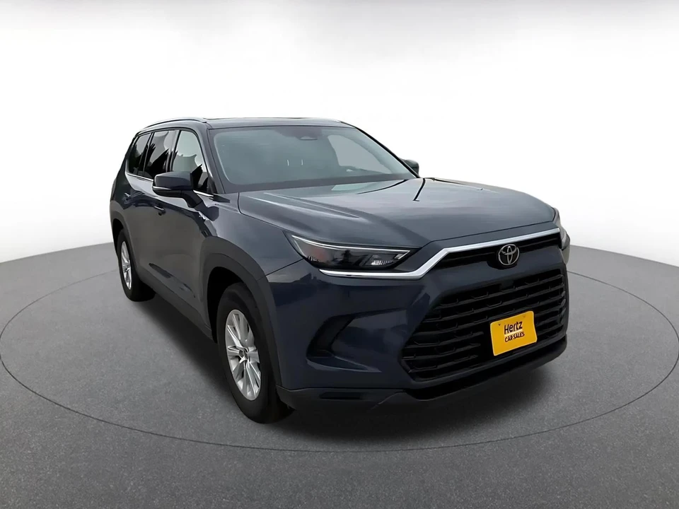 2025 Toyota Highlander - Image 3 of 31