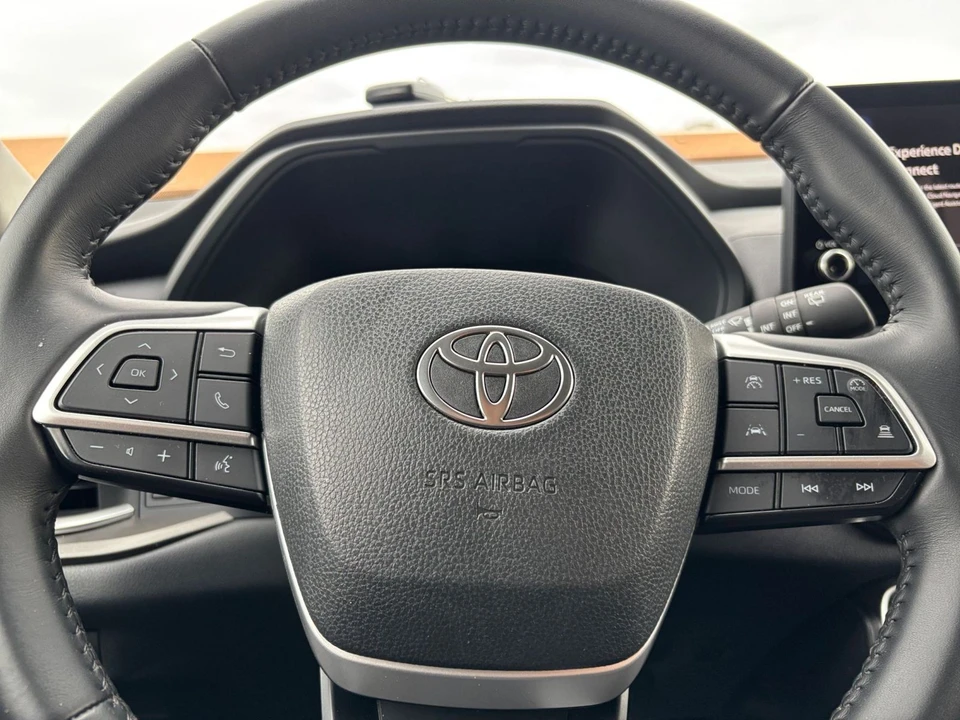 2025 Toyota Highlander - Image 29 of 31